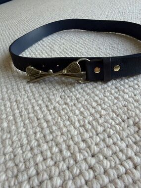 Vineyard Vines Black Leather Belt with Brass Crossed-lacrosse Buckle